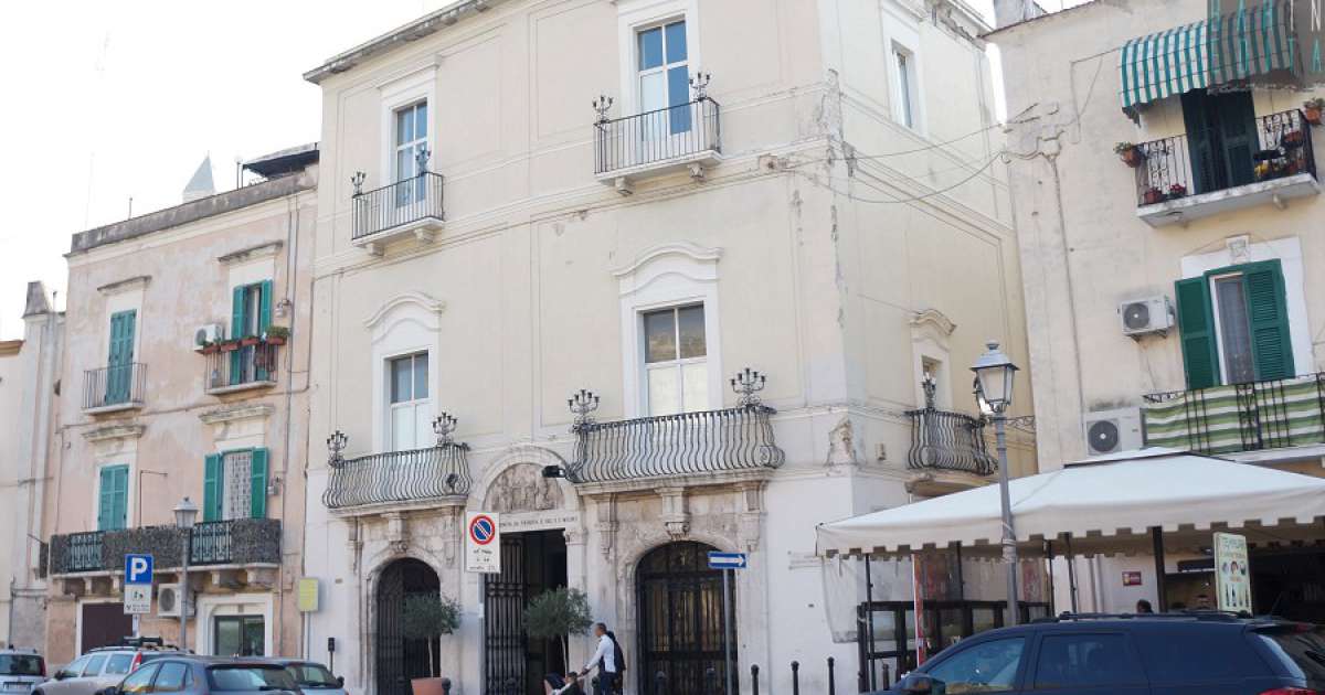 Bari, quel tempio nascosto in un palazzo: � la chiesa della Trinit� e dei Santi Medici